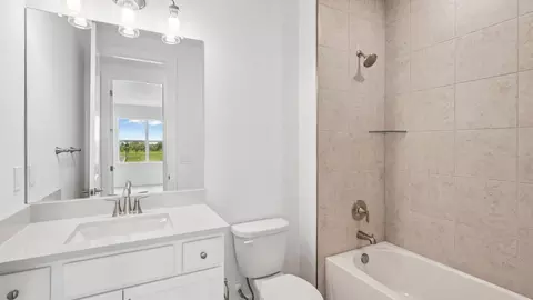 Bath - 8308 Golden Beach Ct, Parrish, FL 34219 photo 4 of 5