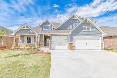 Exterior - 932 Hydrangea Way, Edmond, OK 73034 photo 4 of 33