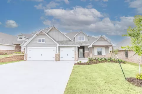 Exterior - 932 Hydrangea Way, Edmond, OK 73034 photo 3 of 33