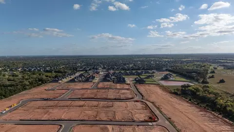 View/Area - 932 Hydrangea Way, Edmond, OK 73034 photo 14 of 17