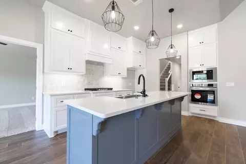 Kitchen - 932 Hydrangea Way, Edmond, OK 73034 photo 1 of 12