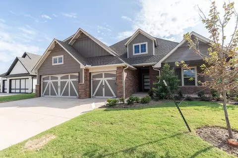 Exterior - 932 Hydrangea Way, Edmond, OK 73034 photo 6 of 33