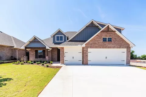Exterior - 932 Hydrangea Way, Edmond, OK 73034 photo 5 of 33