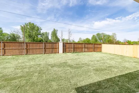 Exterior - 932 Hydrangea Way, Edmond, OK 73034 photo 27 of 33