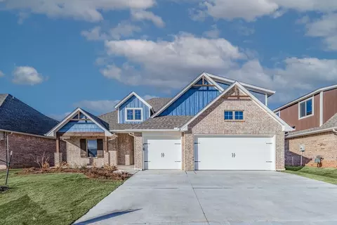Exterior - 932 Hydrangea Way, Edmond, OK 73034 photo 2 of 33