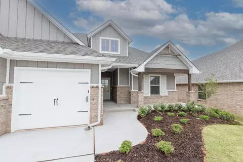Exterior - 932 Hydrangea Way, Edmond, OK 73034 photo 24 of 33
