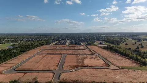View/Area - 932 Hydrangea Way, Edmond, OK 73034 photo 5 of 17