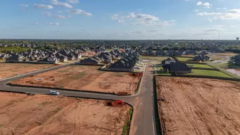 View/Area - 932 Hydrangea Way, Edmond, OK 73034 photo 10 of 17