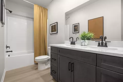 Bath - 1243 Trojan Cir, Perris, CA 92571 photo 3 of 10