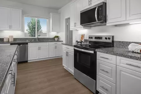 Kitchen - 1243 Trojan Cir, Perris, CA 92571 photo 6 of 15