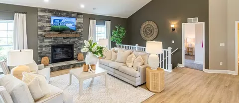 Living - 9470 Lancaster Rd SW, Hebron, OH 43025 photo 2 of 4