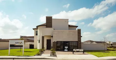 3925 Sun Valley Dr, Laredo, TX 78045