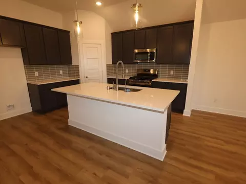 1911 Sleeping Hills Dr, Rosenberg, TX 77471