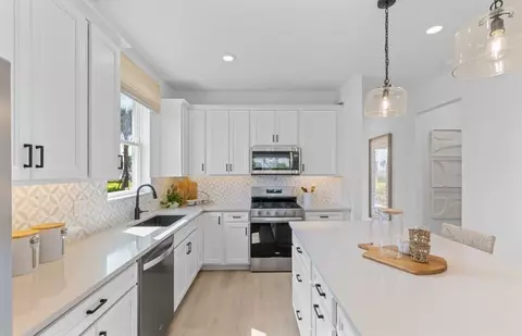 Kitchen - 6852 Willow Bank Dr, Clermont, FL 34714 photo 3 of 6