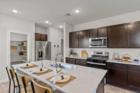 Kitchen - 5518 Franklin Hls, Von Ormy, TX 78073 photo 5 of 7