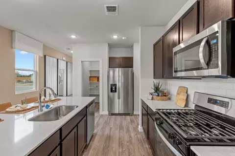 Kitchen - 5518 Franklin Hls, Von Ormy, TX 78073 photo 7 of 7