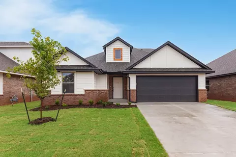 Exterior - 2800 Heather Hvn, Moore, OK 73160 photo 3 of 24