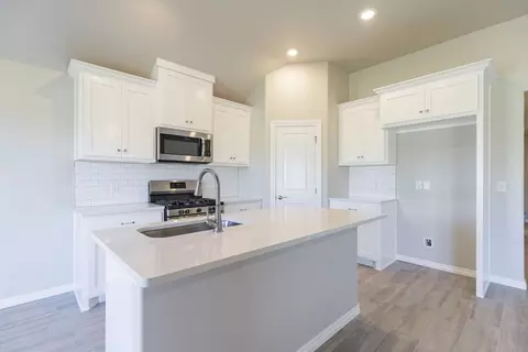 Kitchen - 2800 Heather Hvn, Moore, OK 73160 photo 8 of 19
