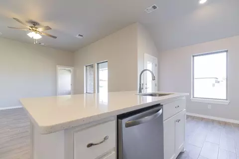 Kitchen - 2800 Heather Hvn, Moore, OK 73160 photo 12 of 19