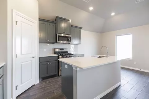 Kitchen - 2800 Heather Hvn, Moore, OK 73160 photo 6 of 19