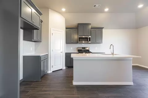 Kitchen - 2800 Heather Hvn, Moore, OK 73160 photo 1 of 19