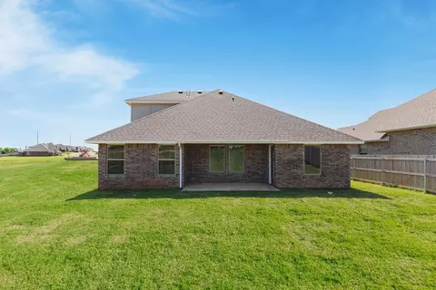 Exterior - 2800 Heather Hvn, Moore, OK 73160 photo 16 of 24