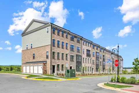 42661 Darala Dr, Ashburn, VA 20147