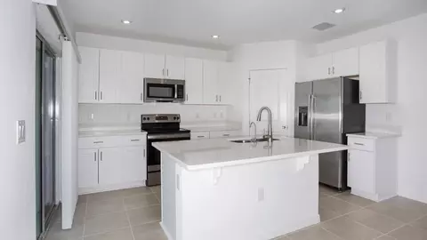 Kitchen - 13325 Commons Ave, Parrish, FL 34219 photo 1 of 14