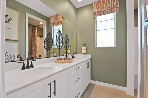 Bath - 3942 Bluff View Dr, Corona, CA 92883 photo 3 of 3