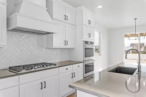 Kitchen - 6417 Vernon Dr, Eagle Mountain, UT 84005 photo 2 of 4