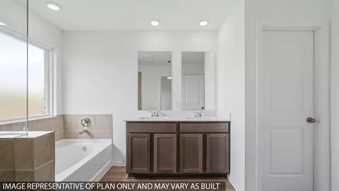 Bath - 5101 Cooper Hawk Dr, Katy, TX 77493 photo 2 of 7
