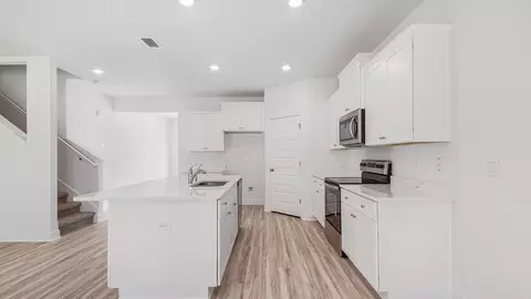 Kitchen - 4606 Commander Rd, Crestview, FL 32539 photo 4 of 10