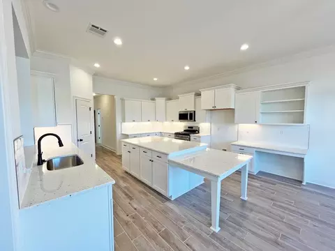 Kitchen - 134 Spring Grove Loop, Thibodaux, LA 70301 photo 2 of 4
