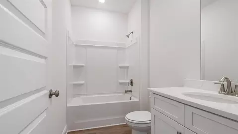 Bath - 140 Gray Owl Dr E, Freeport, FL 32439 photo 2 of 3