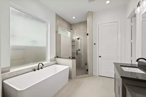 Bath - 1029 Dws Pass, Conroe, TX 77306 photo 1 of 3
