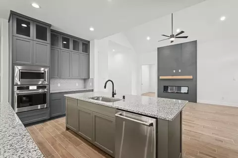 Kitchen - 1029 Dws Pass, Conroe, TX 77306 photo 3 of 5