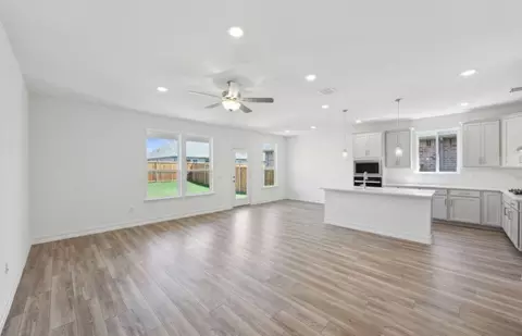 Living - 3121 Royal Throne Ct, Denton, TX 76208 photo 2 of 4