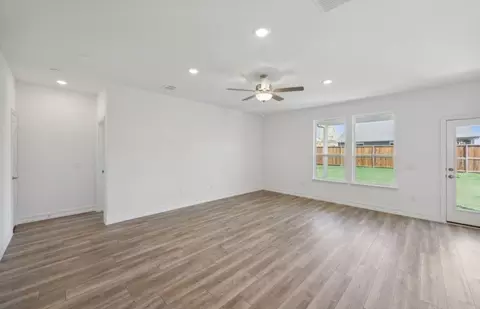 Living - 3121 Royal Throne Ct, Denton, TX 76208 photo 1 of 4