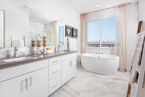 Bath - 2315 Stanford St, Alameda, CA 94501 photo 2 of 2