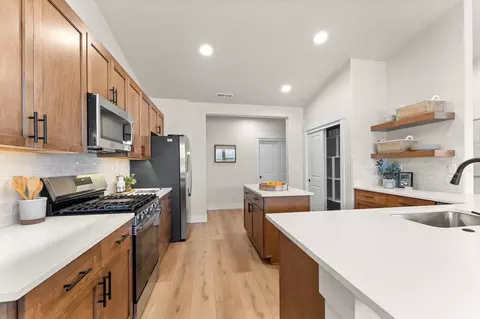 Kitchen - 2035 Sumac Ave, Middleton, ID 83644 photo 3 of 5