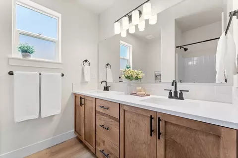Bath - 2035 Sumac Ave, Middleton, ID 83644 photo 2 of 2