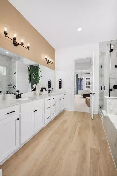 Bath - 7900 Skytree Dr, Austin, TX 78744 photo 3 of 6