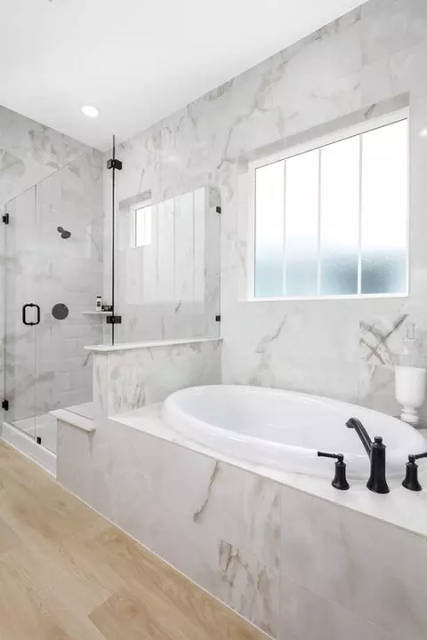 Bath - 7900 Skytree Dr, Austin, TX 78744 photo 4 of 6