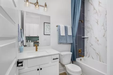Bath - 7900 Skytree Dr, Austin, TX 78744 photo 1 of 6