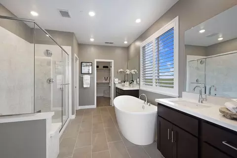 Bath - 3726 Darnoch Ave, Lathrop, CA 95330 photo 2 of 3