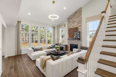 Living - 4 Lloyd Cir, Norton, MA 02766 photo 3 of 7