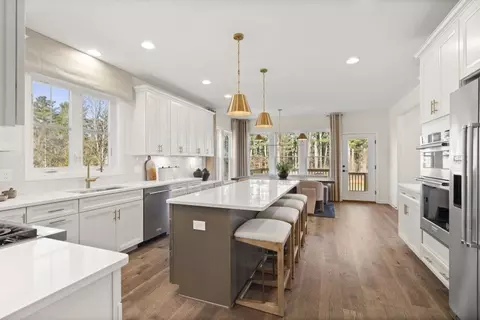 Kitchen - 4 Lloyd Cir, Norton, MA 02766 photo 3 of 6