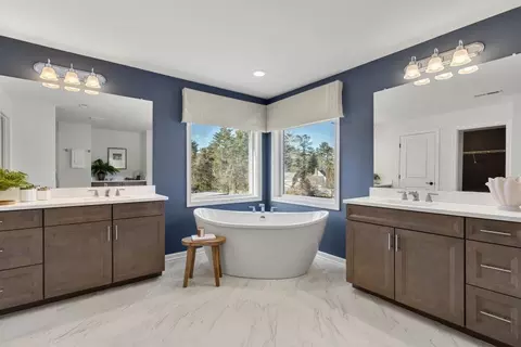 Bath - 4 Lloyd Cir, Norton, MA 02766 photo 4 of 6