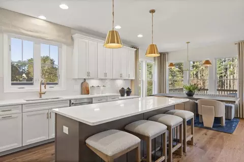 Kitchen - 4 Lloyd Cir, Norton, MA 02766 photo 4 of 6