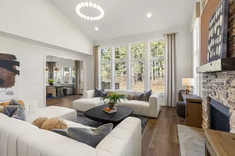Living - 4 Lloyd Cir, Norton, MA 02766 photo 2 of 7